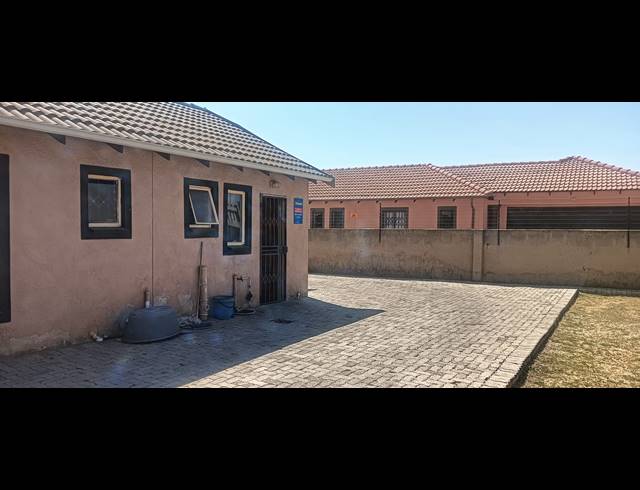 3 BEDROOM FREEHOLD FOR SALE IN WINDMILL PARK